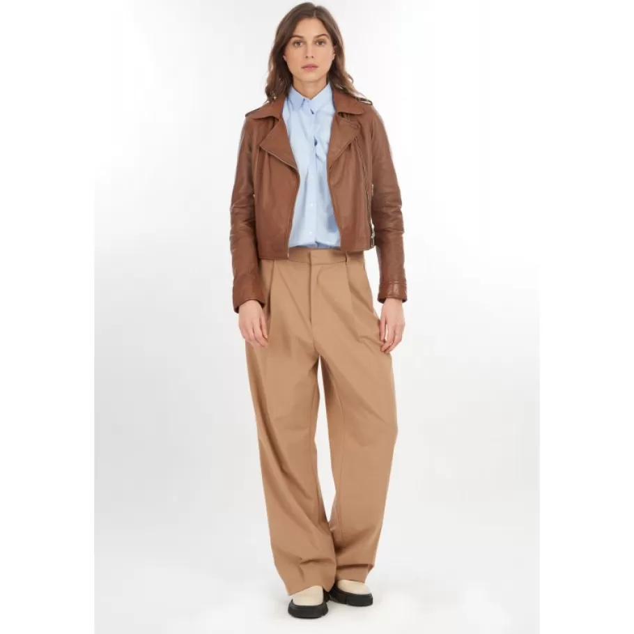 alizee_cognac__blouson_asymetrique_court_en_cuir_veritable_effet_lave_2.webp OAKWOOD Alizee Cognac - Blouson Asymetrique Court En Cuir Veritable Effet Lave Fashion